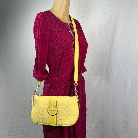 COACH  C8306 Lonnie Baguette In Signature Jacquard - Picture 1 of 12